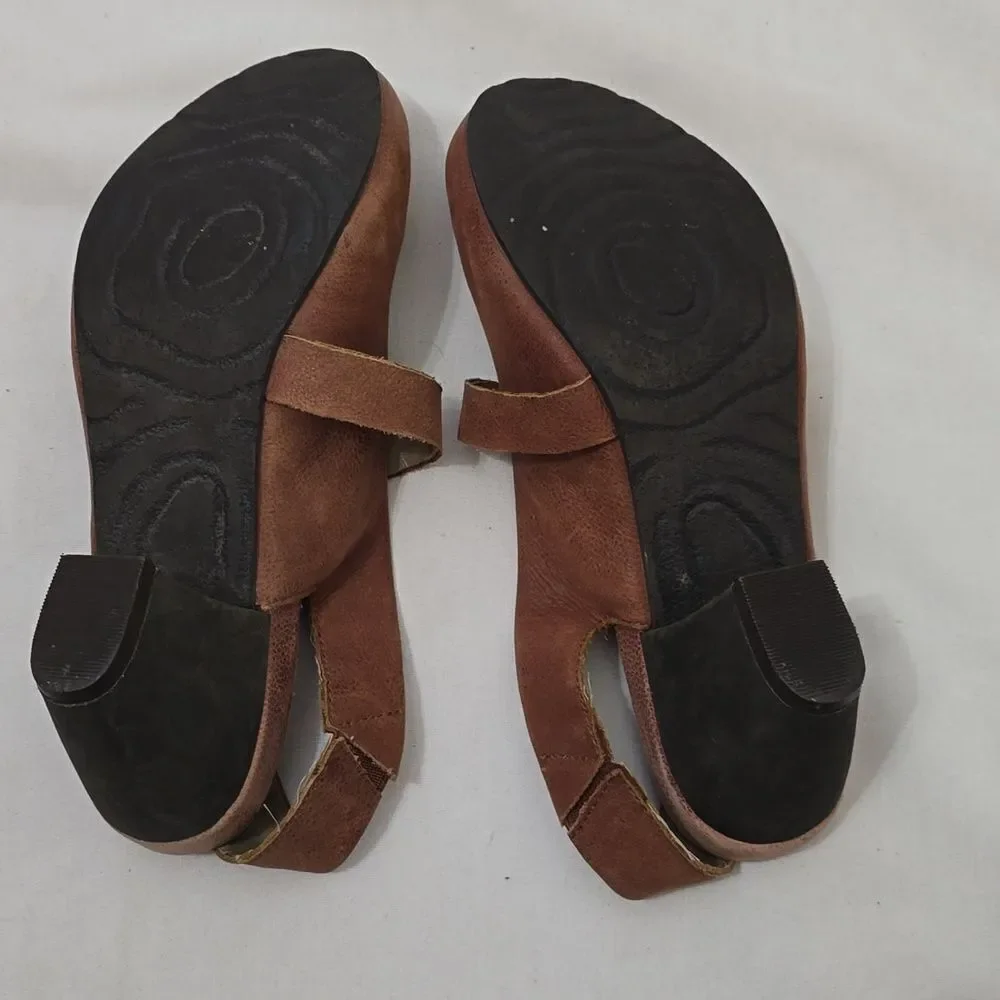OTBT  SHOES SIZE 7.5